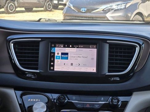 Used 2023 Chrysler Voyager LX image 18