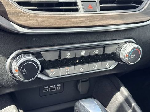 Used 2025 Nissan Altima 2.5 SV FWD image 23