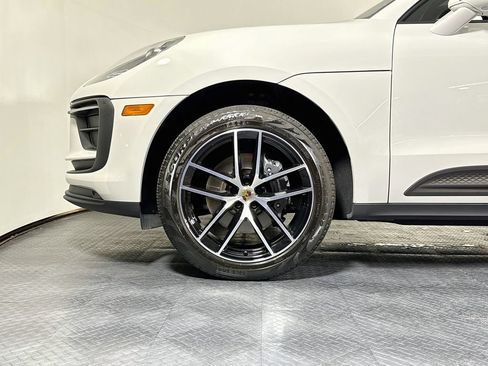 Certified 2024 Porsche Macan AWD/4WD image 30