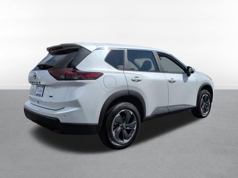 Used 2025 Nissan Rogue SV AWD/4WD image 4