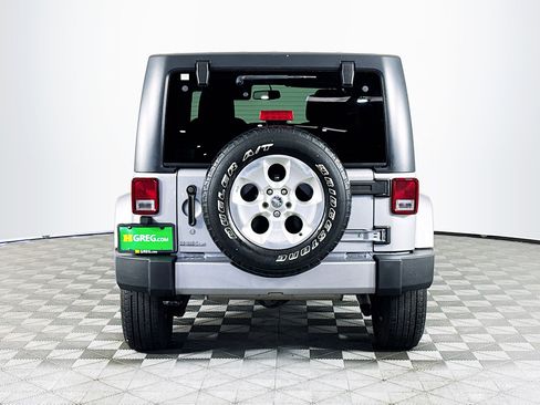 Used 2016 Jeep Wrangler Unlimited Sahara w/ Dual Top Group image 8