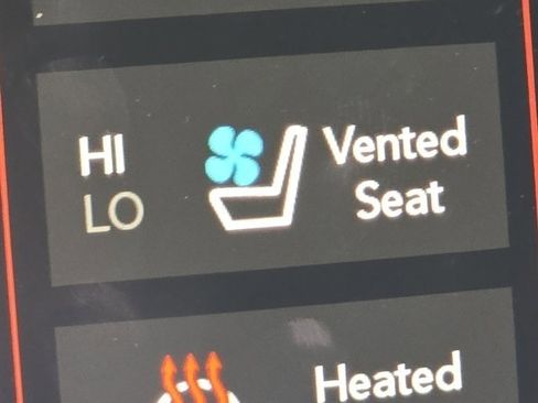 Used 2022 Dodge Challenger R/T w/ Plus Package image 15