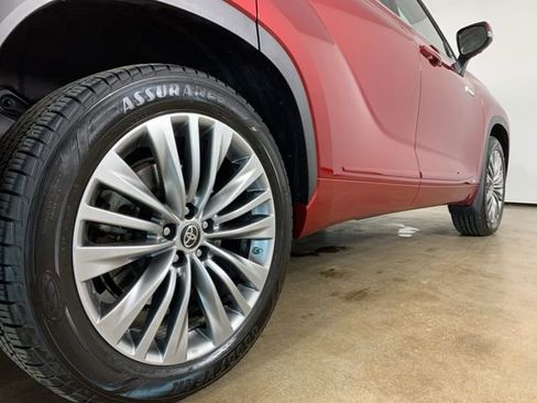 Used 2021 Toyota Highlander Platinum image 9