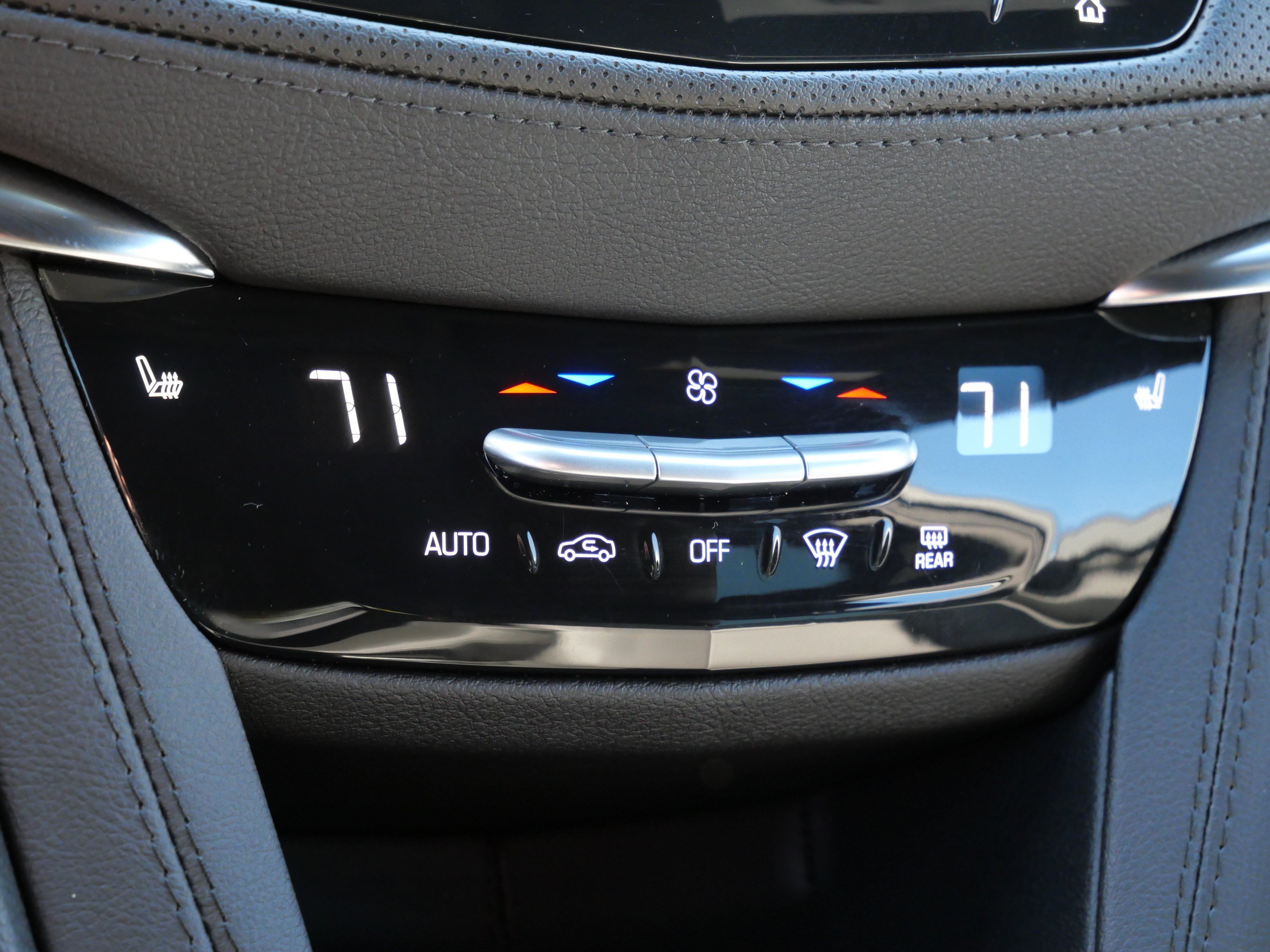 Used 2026 Cadillac XT5 Premium Luxury w/ LPO, Floor Liner Package AWD/4WD image 23