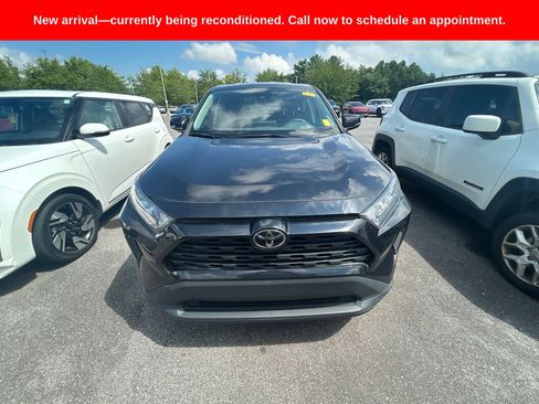 Used 2022 Toyota RAV4 LE AWD/4WD image 2