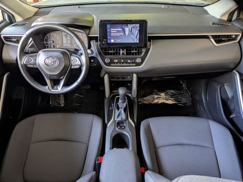 Used 2025 Toyota Corolla Cross LE image 25