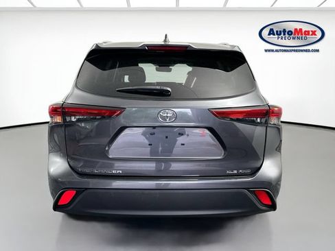 Used 2020 Toyota Highlander XLE AWD/4WD image 8