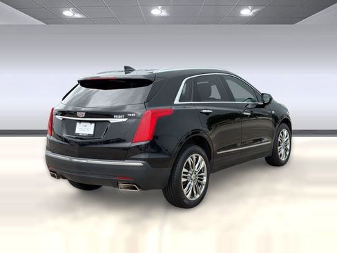 Used 2017 Cadillac XT5 Premium Luxury w/ LPO, Wheel Lock Package FWD image 9