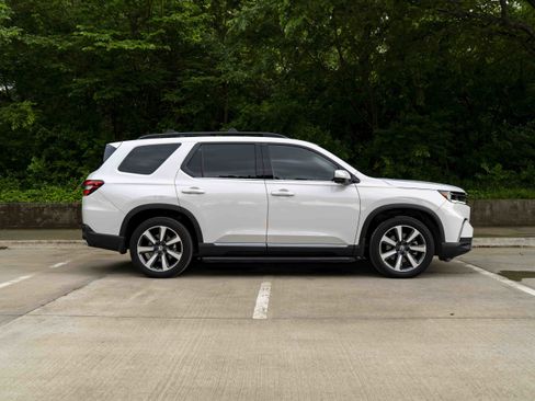 Certified 2025 Honda Pilot Elite image 10