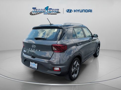 Used 2025 Hyundai Venue Limited FWD image 8