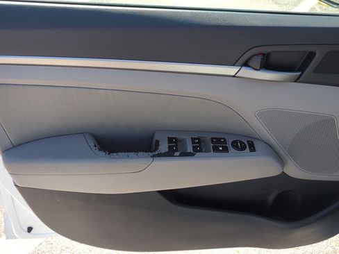 Used 2017 Hyundai Elantra SE image 10