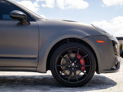 Used 2015 Porsche Cayenne Turbo AWD/4WD image 21