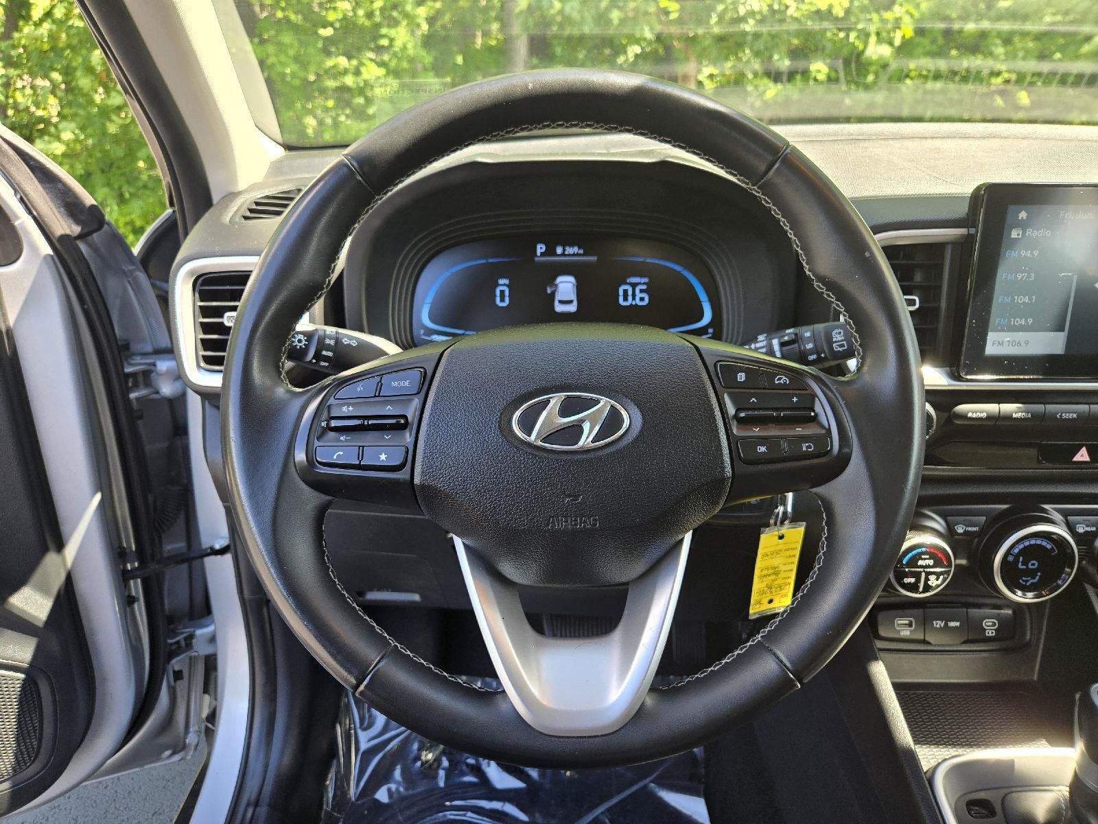 Used 2023 Hyundai Venue SEL FWD image 15