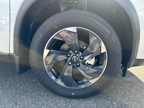 Certified 2025 Nissan Rogue SV AWD/4WD image 31