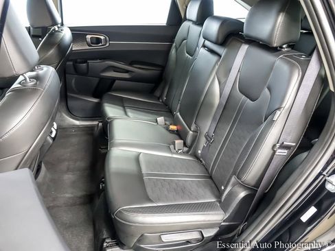 Used 2024 Kia Sorento S image 11