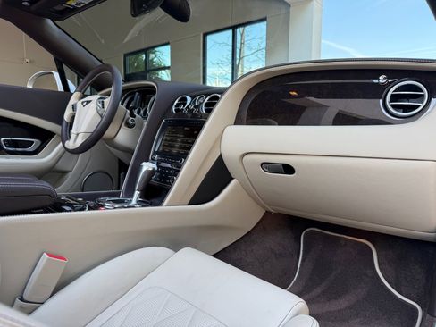 Used 2015 Bentley Continental GT image 28