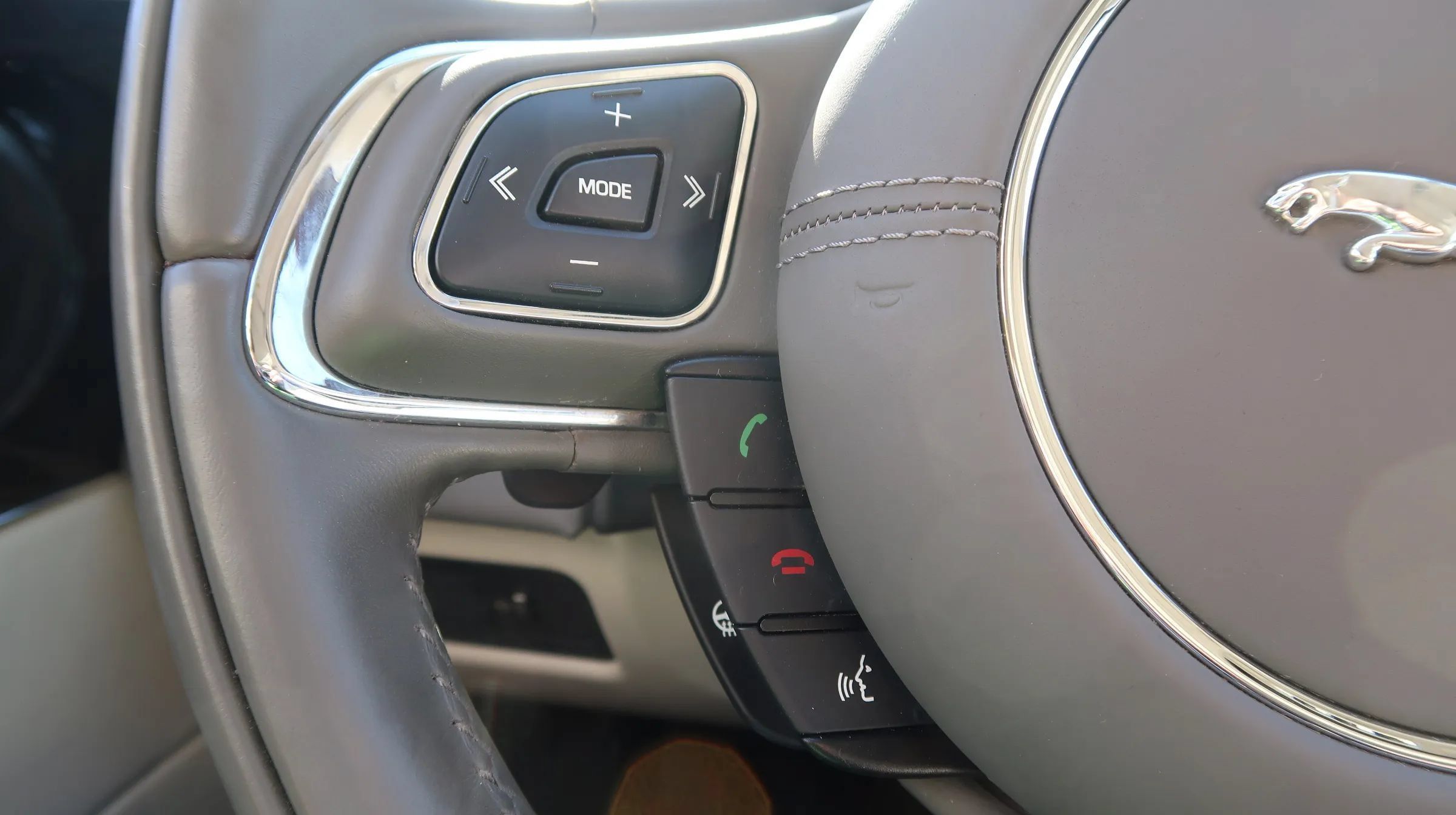 Used 2017 Jaguar XJ R-Sport RWD image 40