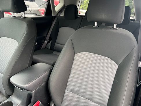 Certified 2023 Kia Soul LX w/ LX Technology Package FWD image 9