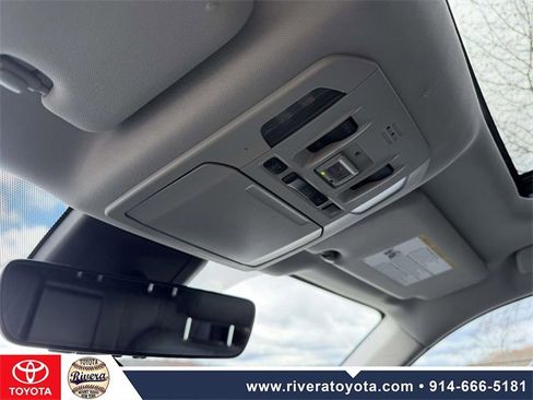 Used 2022 Toyota Highlander XLE image 26