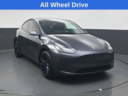 Used 2022 Tesla Model Y Long Range AWD/4WD image 2