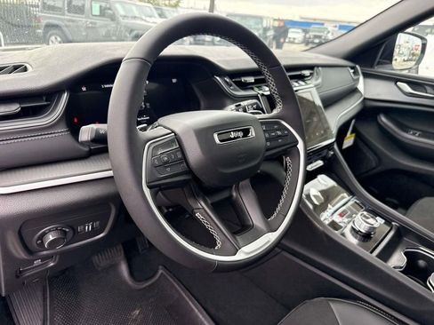 New 2025 Jeep Grand Cherokee Altitude RWD image 21