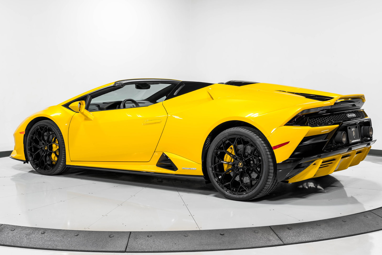 Used 2024 Lamborghini Huracan EVO AWD/4WD image 5