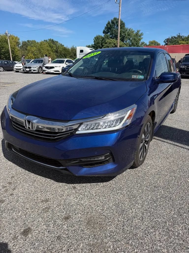 Used 2017 Honda Accord Touring image 2