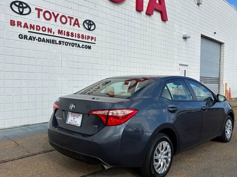 Used 2017 Toyota Corolla LE image 5