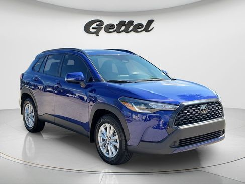 Used 2023 Toyota Corolla Cross LE FWD image 2