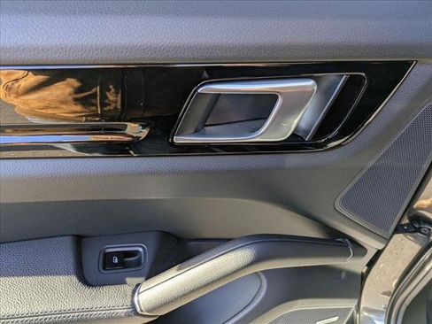 Used 2020 Porsche Cayenne image 21