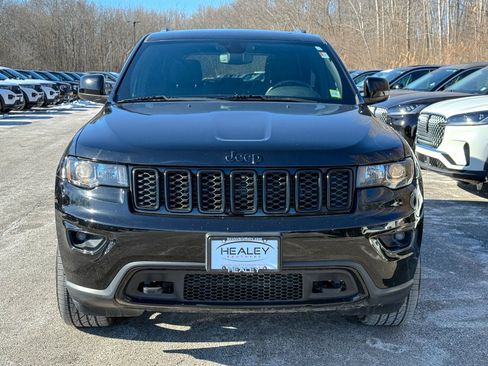 Used 2019 Jeep Grand Cherokee Laredo image 2