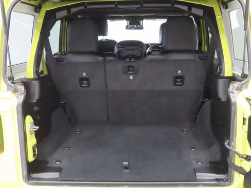 Used 2024 Jeep Wrangler Unlimited Rubicon w/ Convenience Group image 16