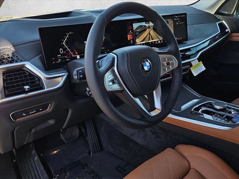 New 2026 BMW X7 xDrive40i w/ Premium Package image 3