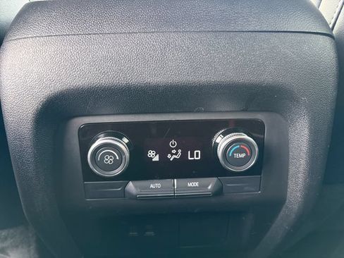 Used 2025 Buick Enclave Preferred AWD/4WD image 20