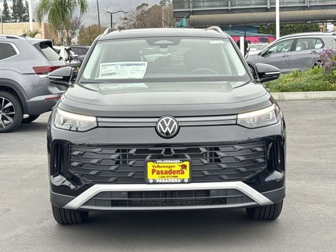 New 2026 Volkswagen Tiguan SE FWD image 2