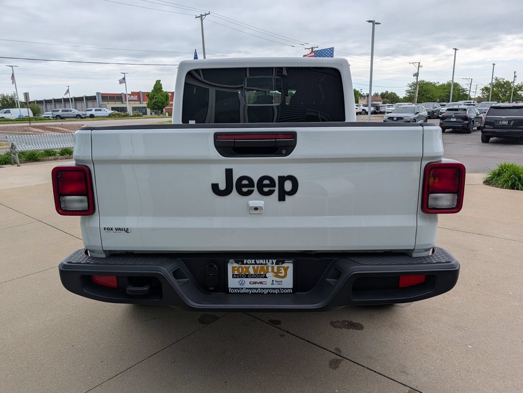 Used 2025 Jeep Gladiator Sport AWD/4WD image 4