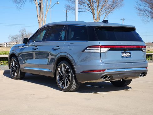 Used 2025 Lincoln Aviator Reserve w/ Illumination Package image 4