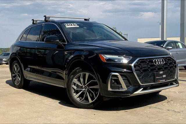 Certified 2025 Audi Q5 2.0T Premium Plus w/ Premium Plus Package AWD/4WD image 2