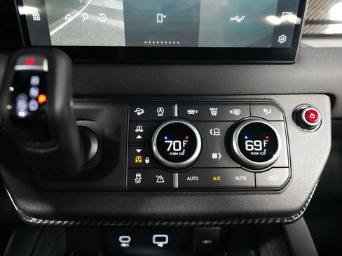 Used 2023 Land Rover Defender 130 X-Dynamic SE AWD/4WD image 21