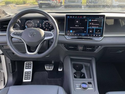 Certified 2026 Volkswagen Tiguan SE R-Line FWD image 13