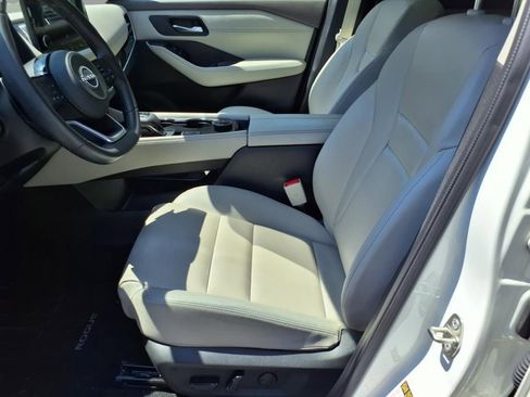 Used 2023 Nissan Rogue SL w/ SL Premium Package image 10