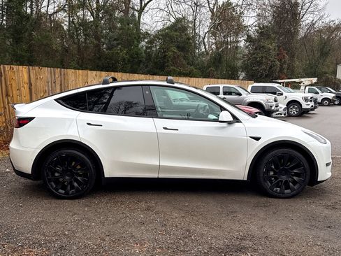 Used 2021 Tesla Model Y Long Range image 16