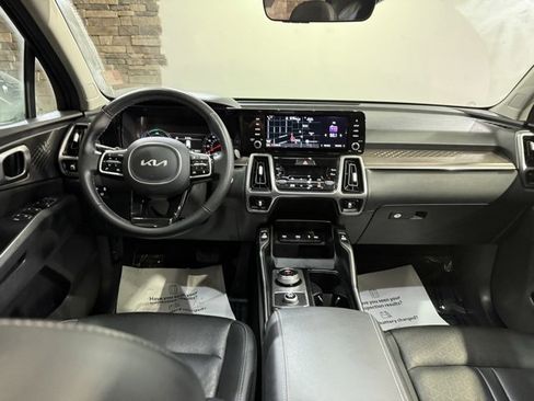 Used 2022 Kia Sorento EX w/ Panoramic Sunroof Package image 25