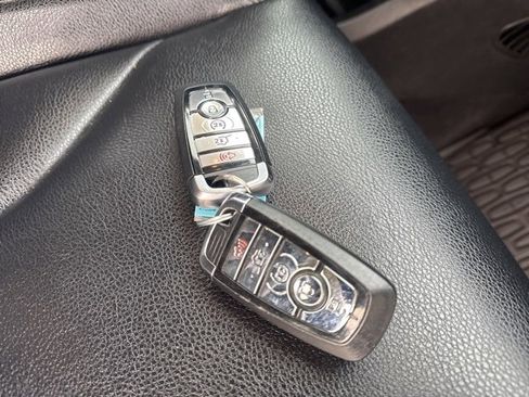 Used 2022 Lincoln Nautilus FWD w/ Premium Package image 11