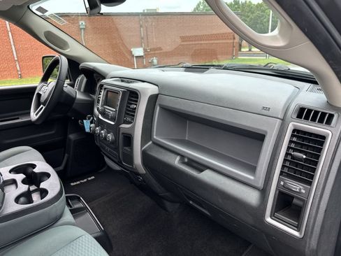 Used 2015 RAM 1500 Express RWD image 28