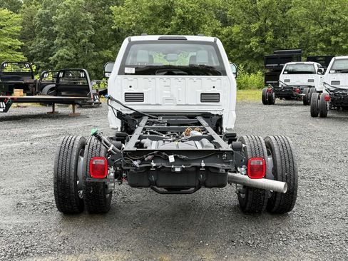New 2025 Ford F550 4x4 Crew Cab Super Duty image 3