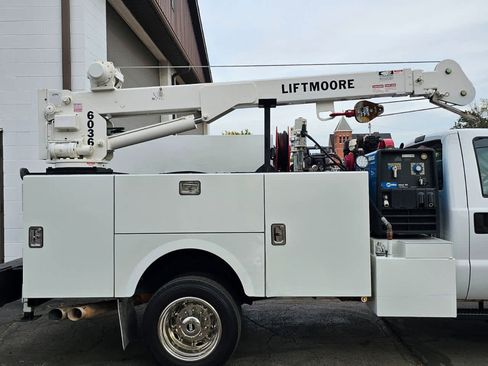 Used 2016 Ford F550 4x4 Regular Cab Super Duty image 13