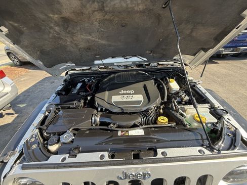 Used 2012 Jeep Wrangler Rubicon w/ PWR Convenience Group image 34