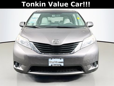 Used 2011 Toyota Sienna image 2