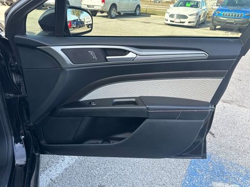 Used 2019 Ford Fusion SE w/ Equipment Group 151A image 54